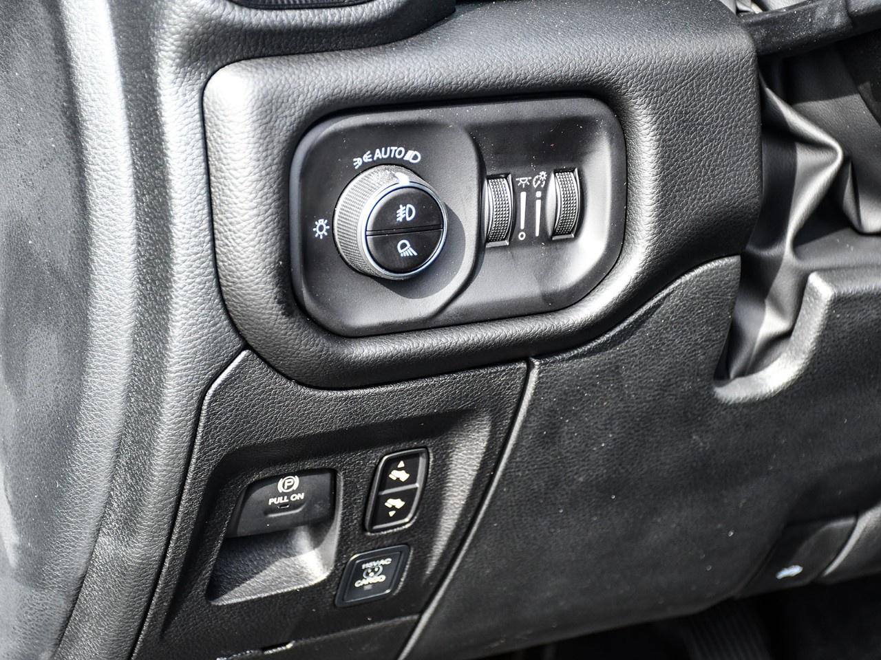 2027 RAM 1500 Sport 4x4 Crew Cab 6'4" Box Photo