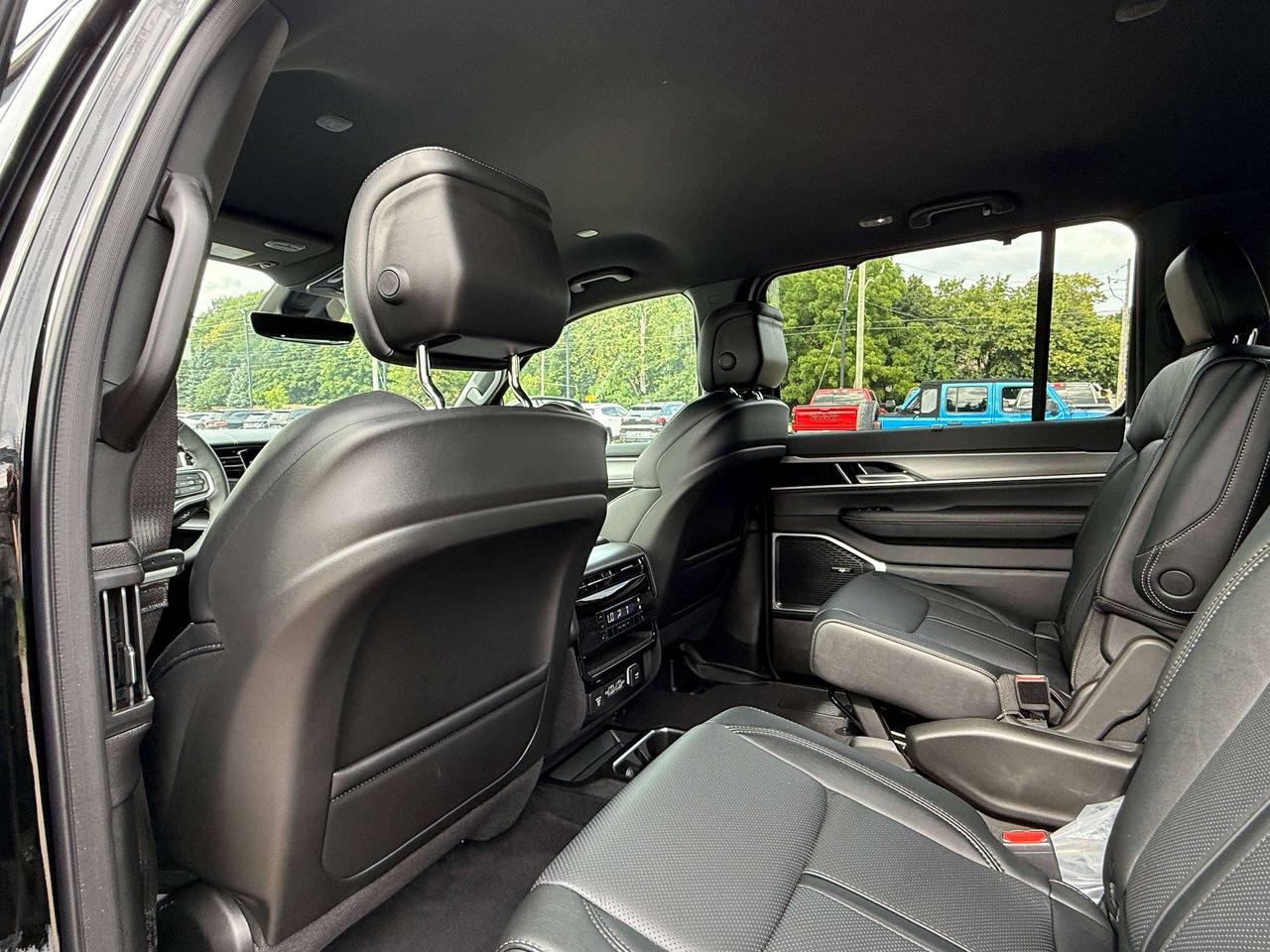 2026 Jeep Grand Wagoneer Limited Altitude 4x4 Photo
