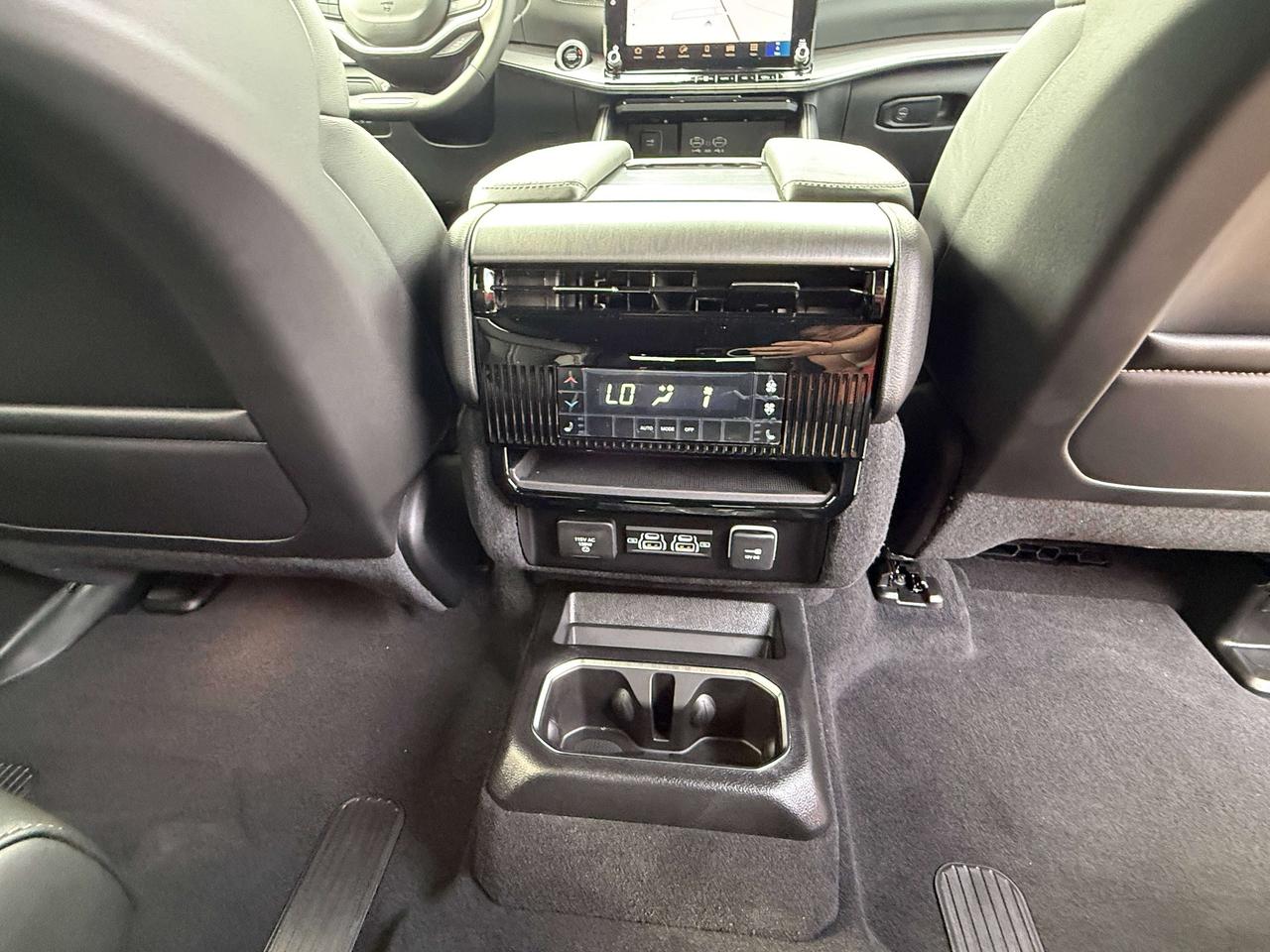 2026 Jeep Grand Wagoneer Limited Altitude 4x4 Photo