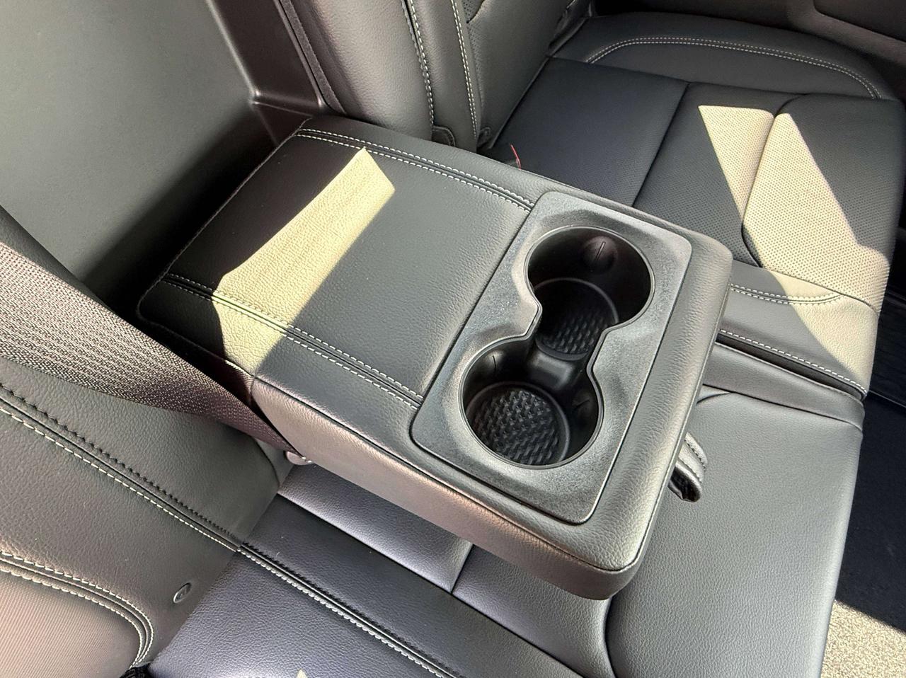 2027 RAM 1500 SPORT Photo