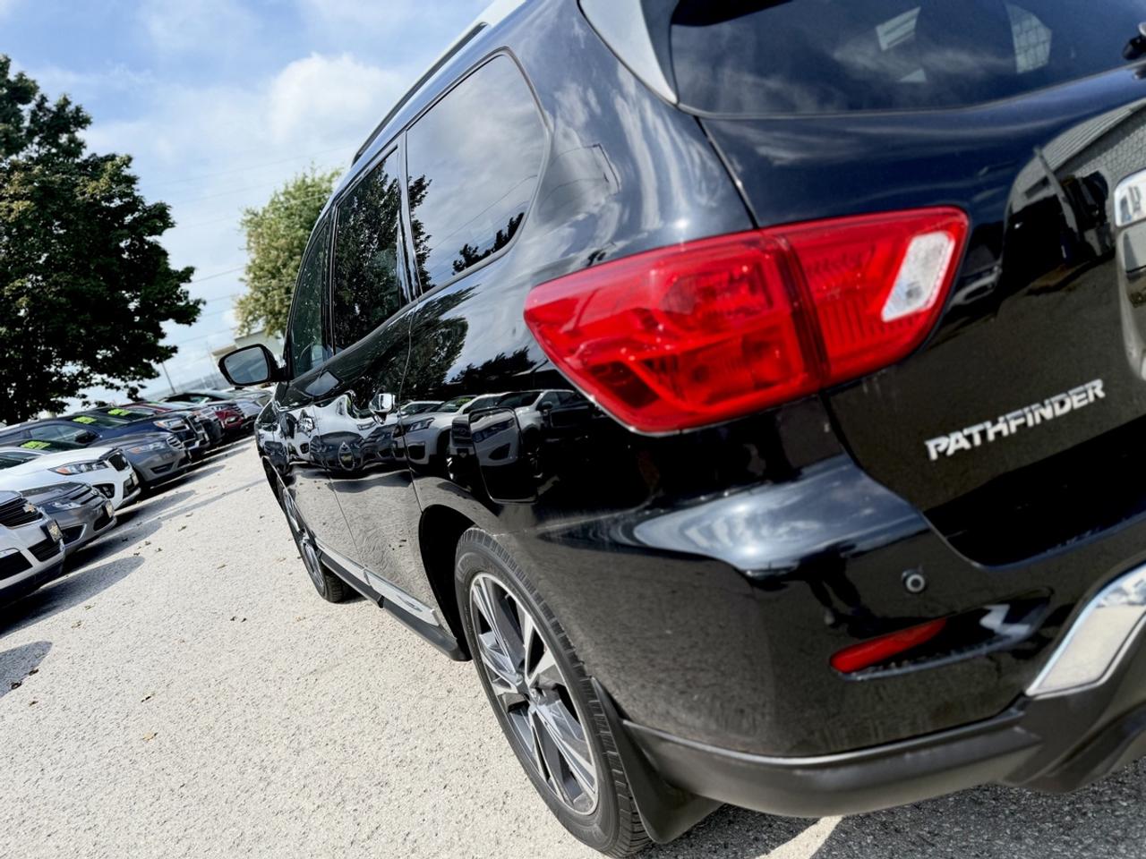 2017 Nissan Pathfinder Platinum NO ACCIDENTS 1 OWNER Photo
