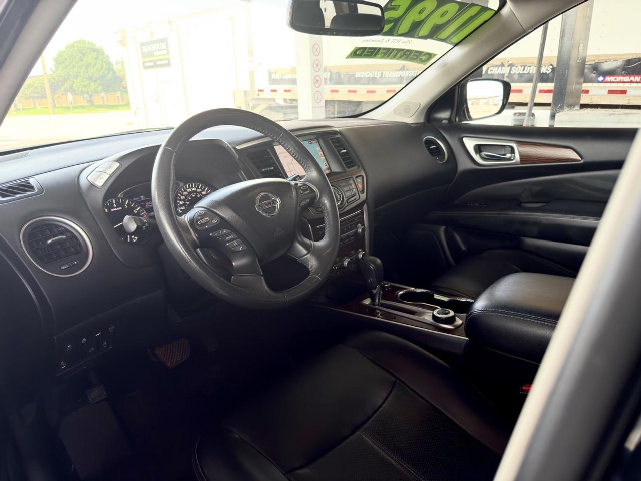 2017 Nissan Pathfinder Platinum NO ACCIDENTS 1 OWNER Photo