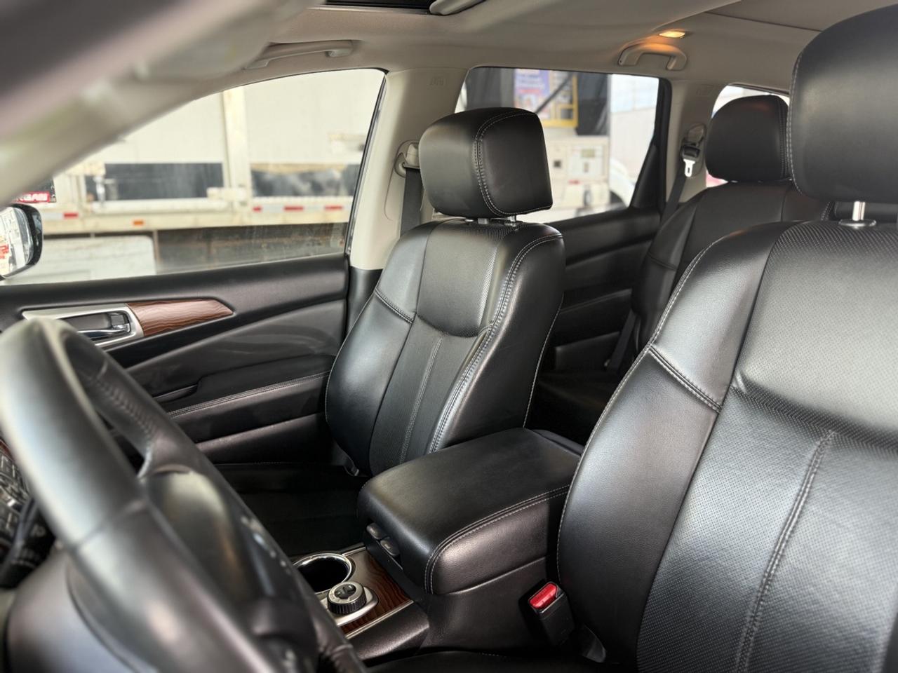 2017 Nissan Pathfinder Platinum NO ACCIDENTS 1 OWNER Photo