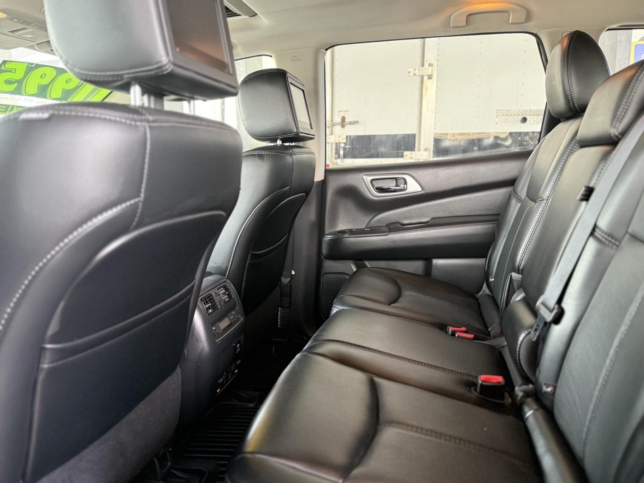 2017 Nissan Pathfinder Platinum NO ACCIDENTS 1 OWNER Photo