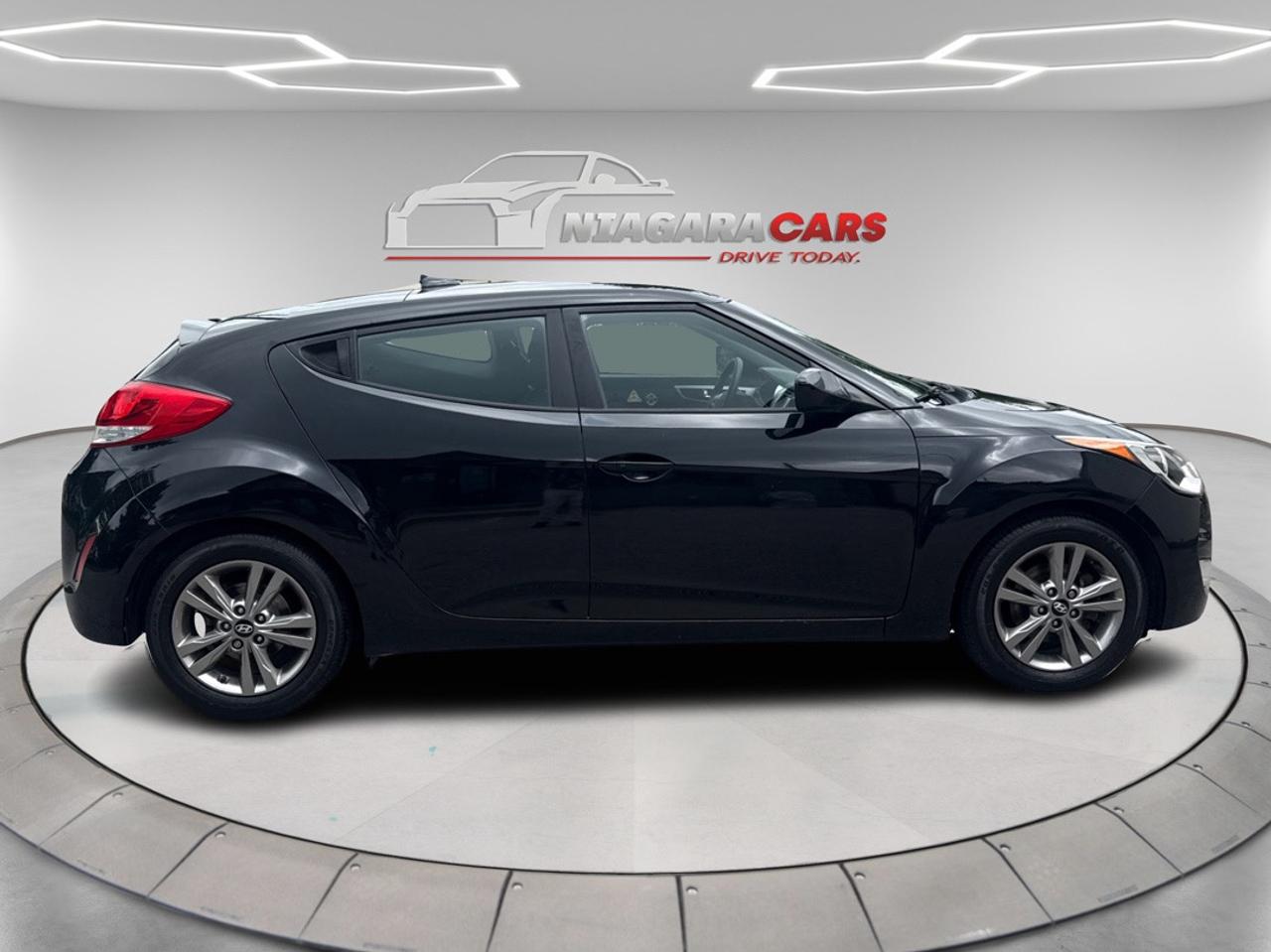 2016 Hyundai Veloster SE Photo5