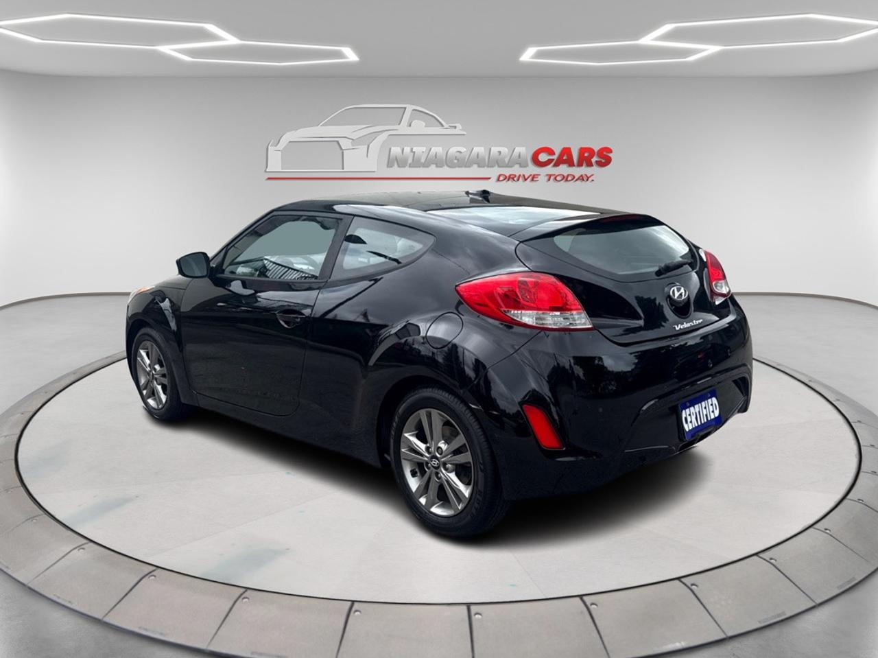 2016 Hyundai Veloster SE Photo