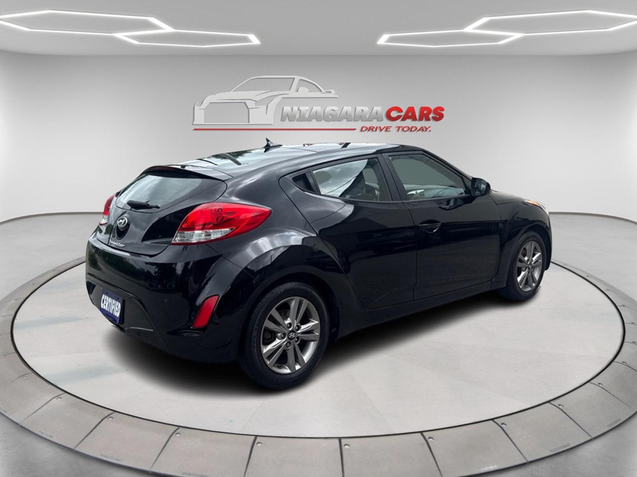 2016 Hyundai Veloster SE Photo