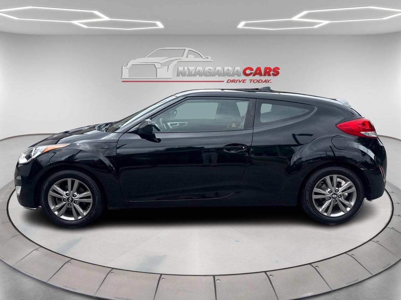 2016 Hyundai Veloster SE Photo