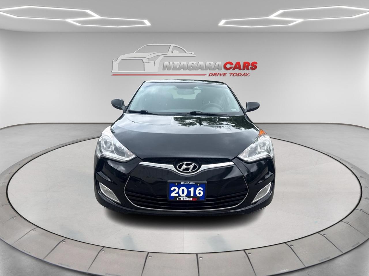 2016 Hyundai Veloster SE Photo
