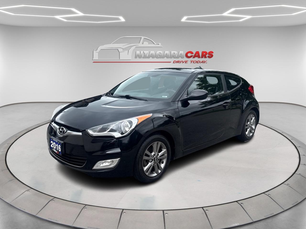 2016 Hyundai Veloster SE Photo