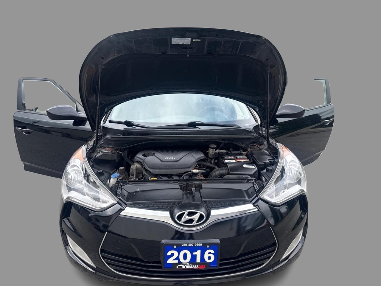 2016 Hyundai Veloster SE Photo