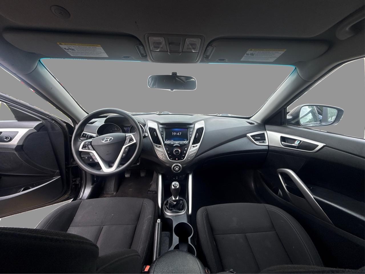 2016 Hyundai Veloster SE Photo