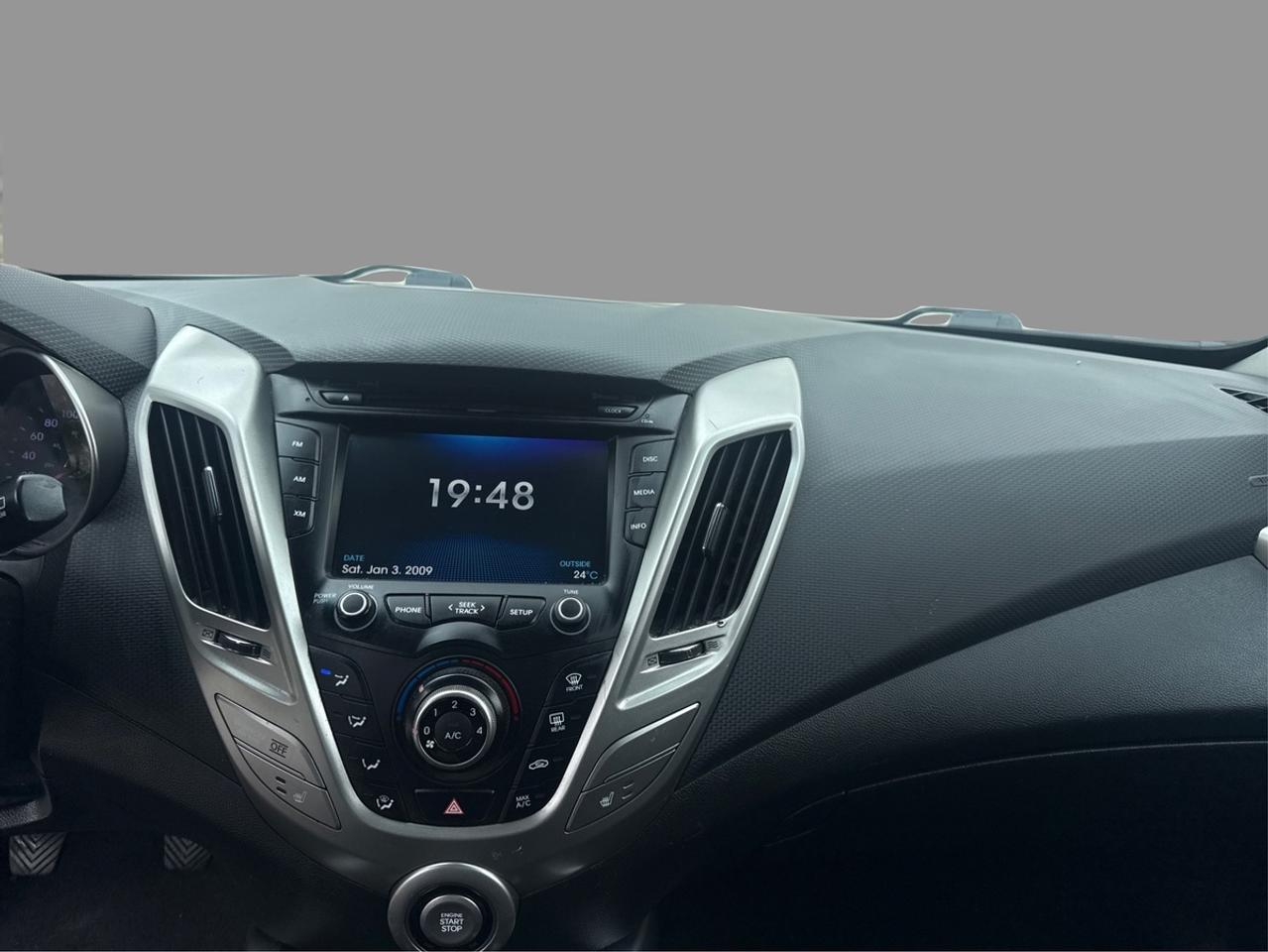 2016 Hyundai Veloster SE Photo