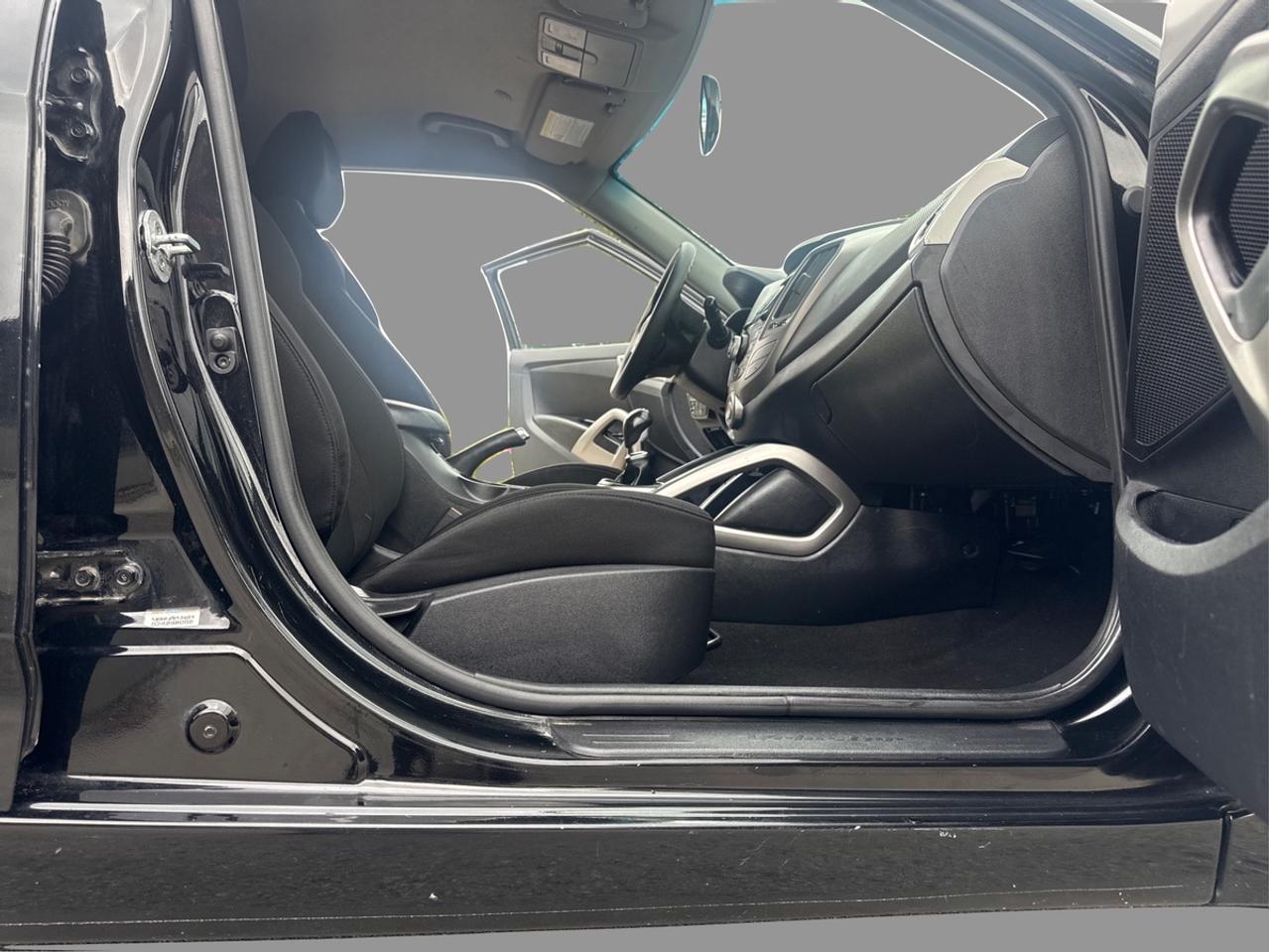 2016 Hyundai Veloster SE Photo