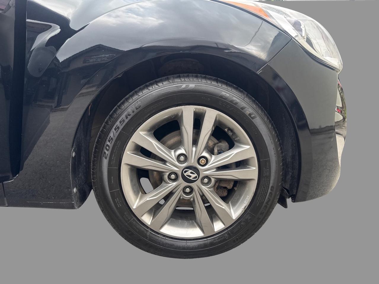2016 Hyundai Veloster SE Photo
