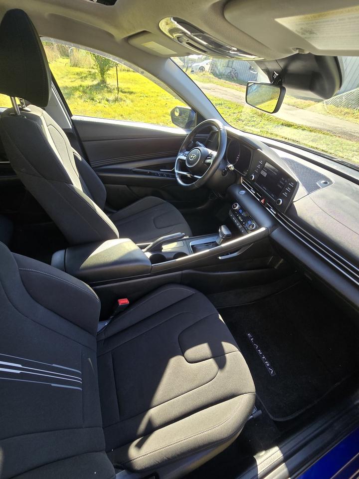 2022 Hyundai Elantra Preferred Photo