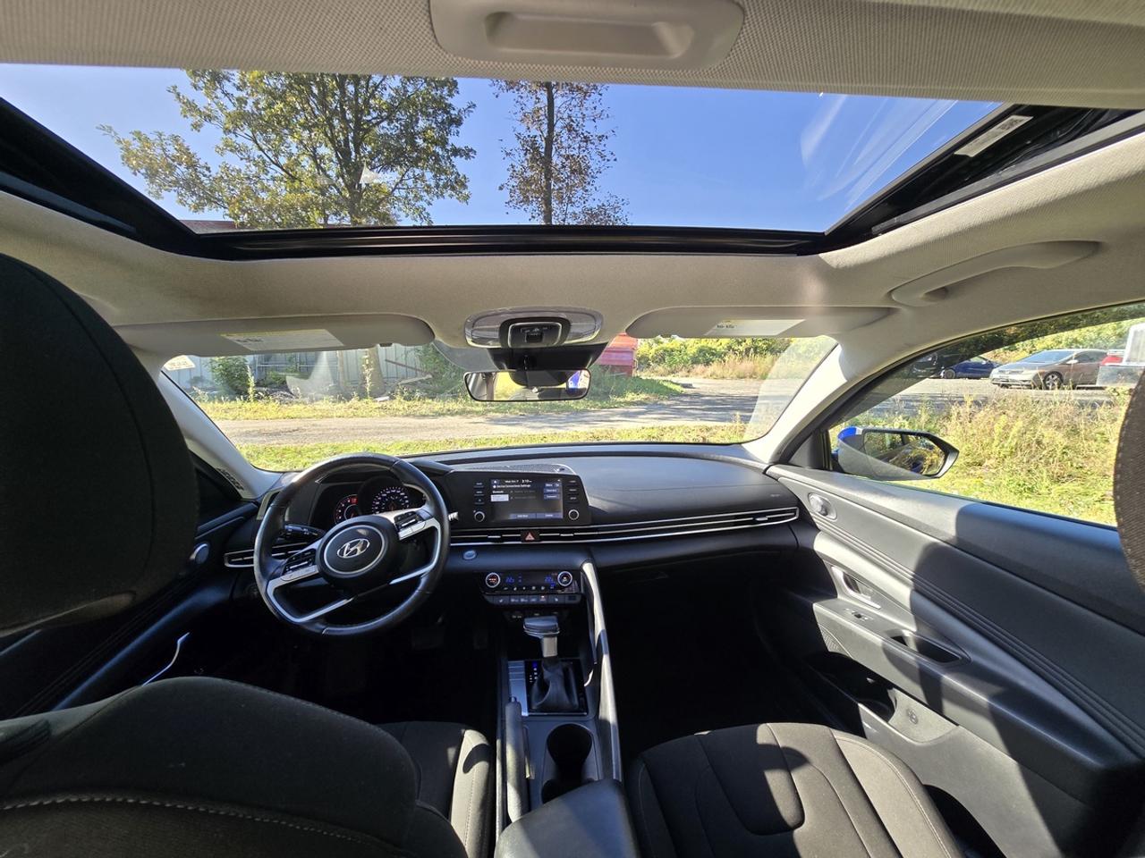 2022 Hyundai Elantra Preferred Photo