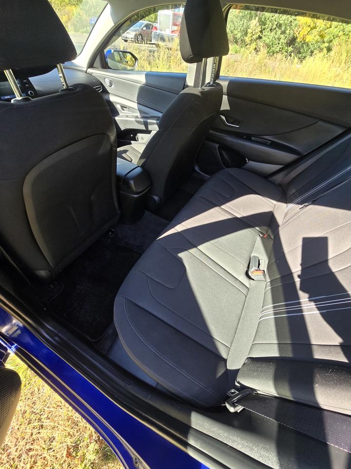 2022 Hyundai Elantra Preferred Photo