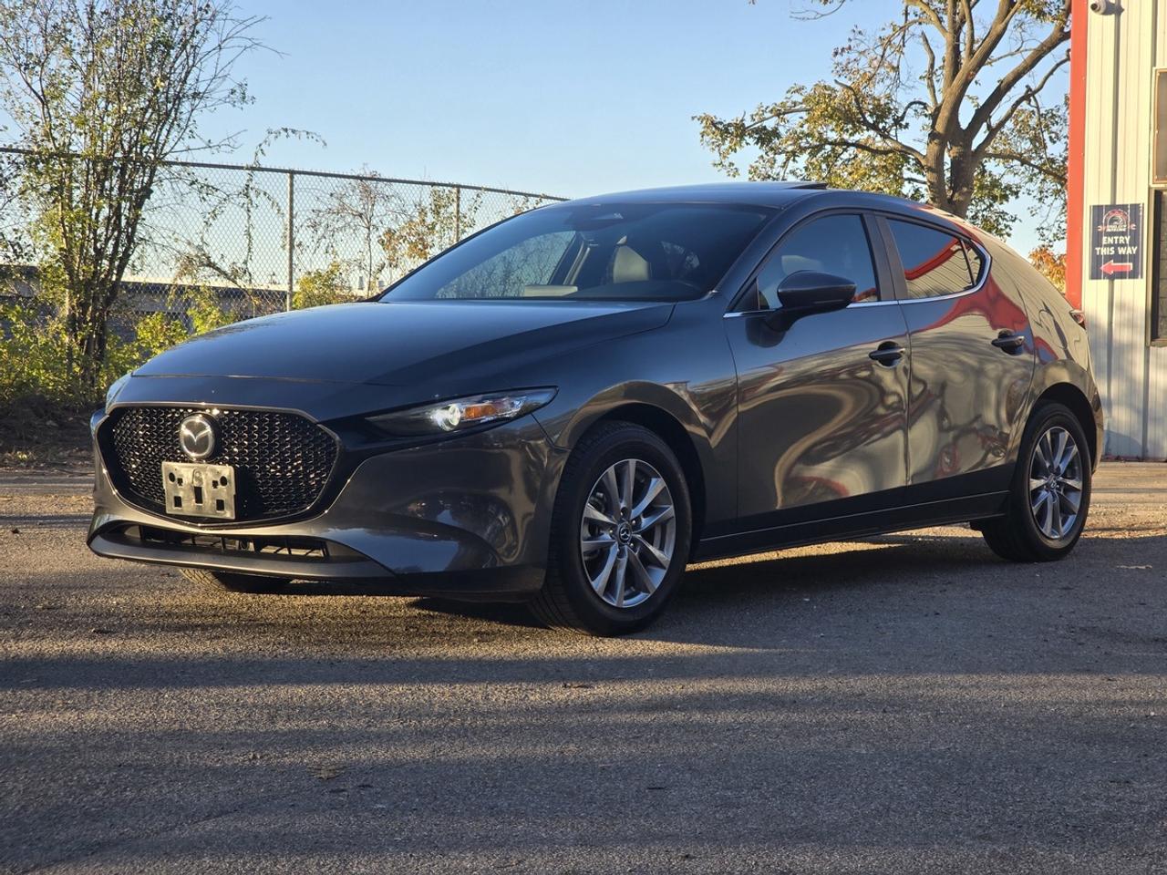2025 Mazda MAZDA3 PREFERRED Photo2
