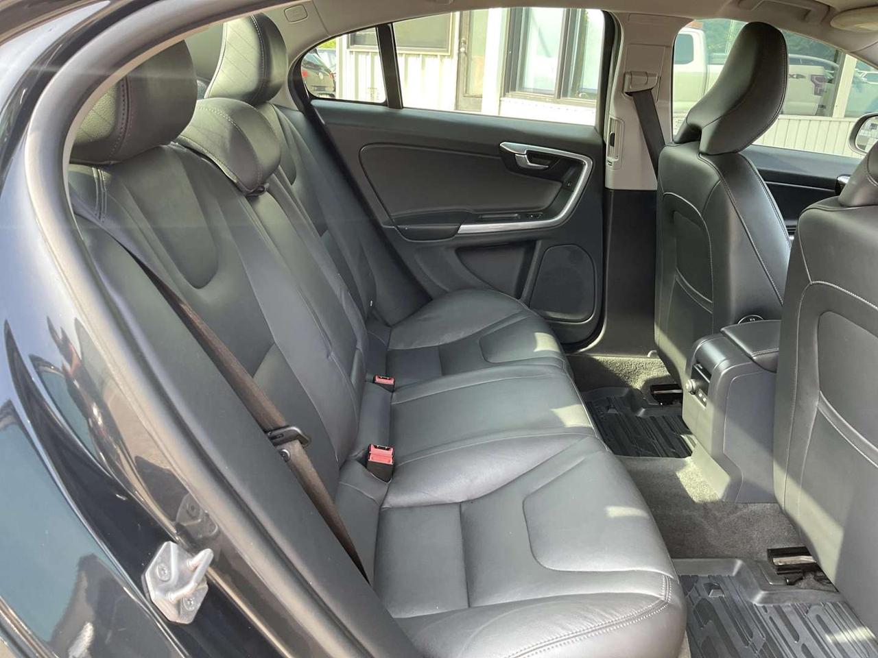 2015 Volvo S60 T5 Drive- E Premier - LEATHER! BSM! SUNROOF! Photo