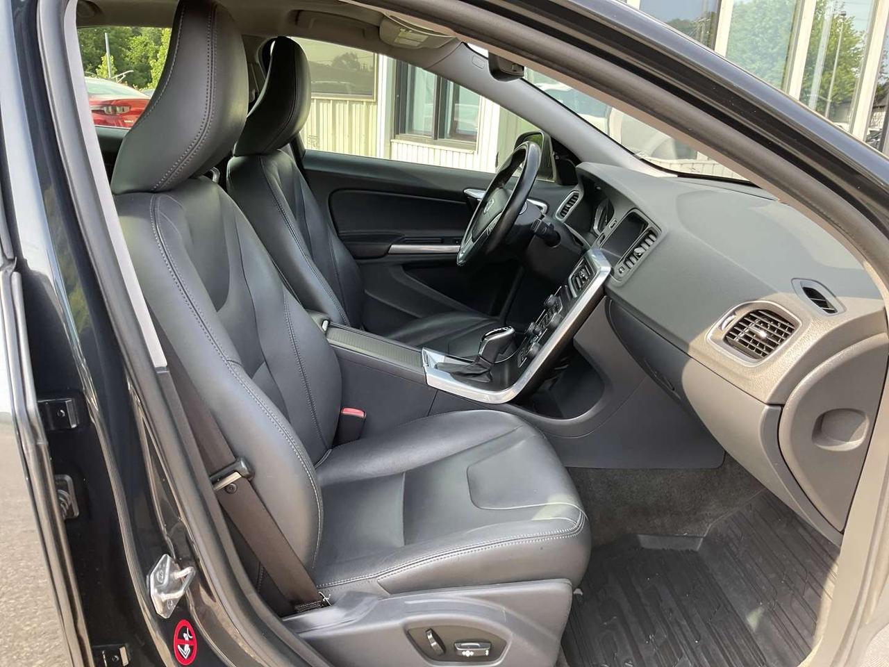 2015 Volvo S60 T5 Drive- E Premier - LEATHER! BSM! SUNROOF! Photo