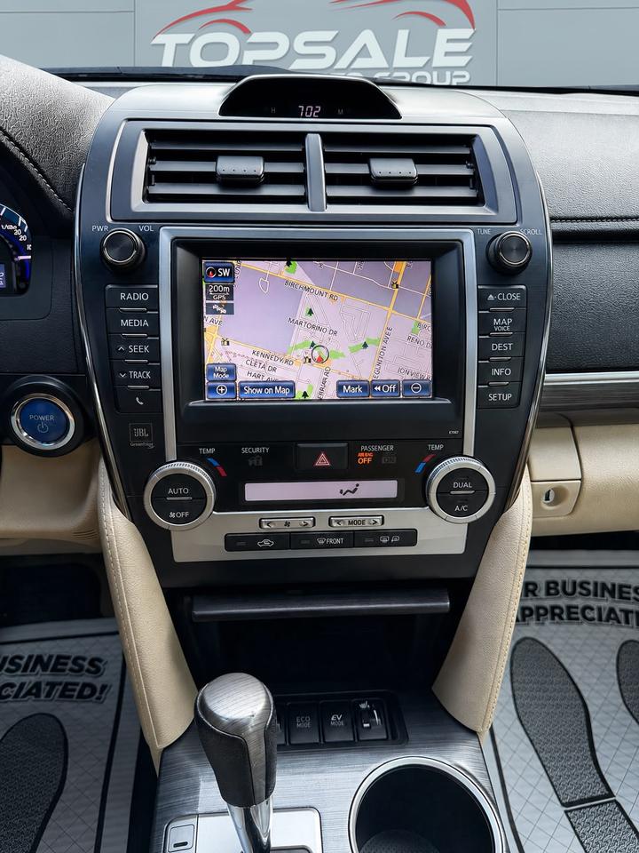 2012 Toyota Camry Hybrid XLE Photo