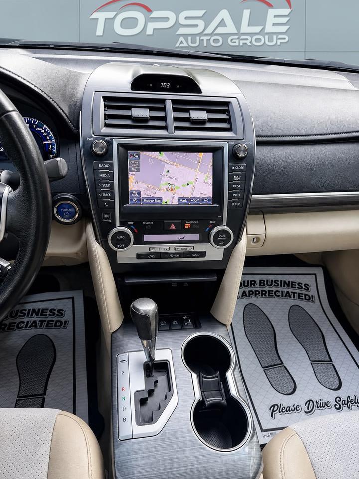 2012 Toyota Camry Hybrid XLE Photo