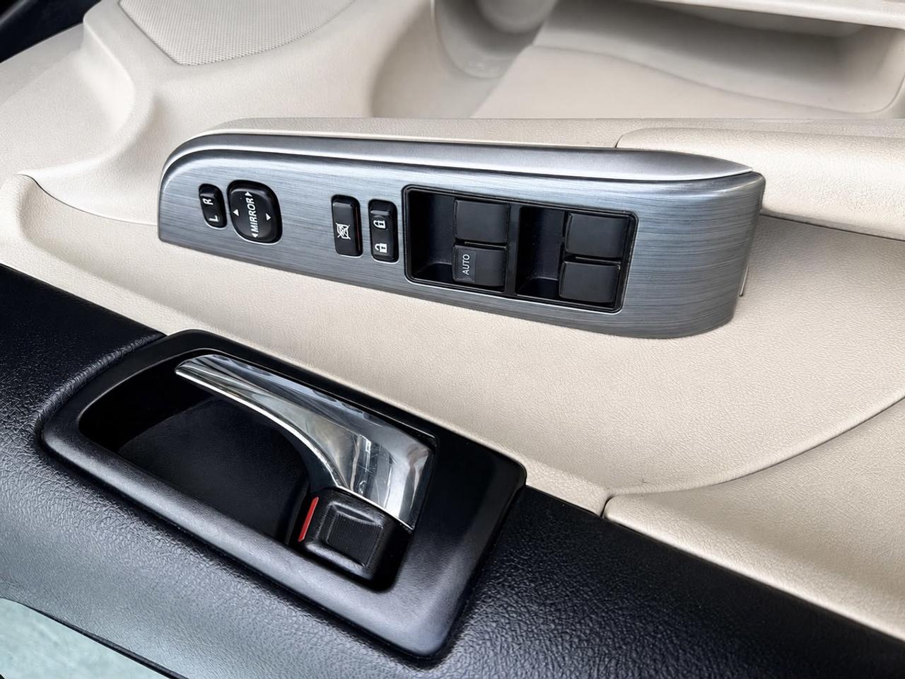 2012 Toyota Camry Hybrid XLE Photo