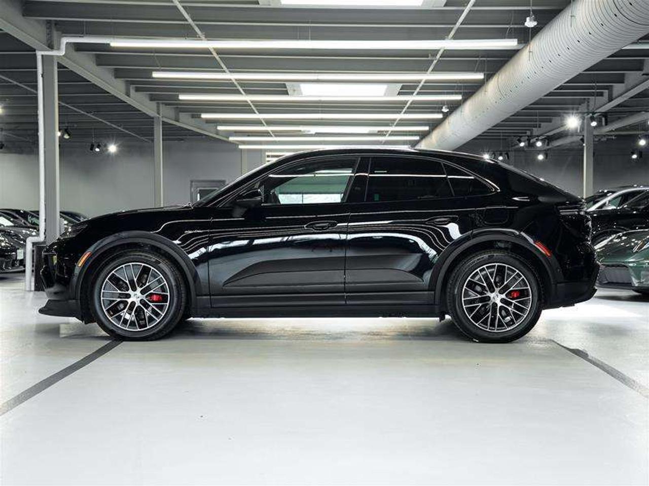 2025 Porsche Macan Electric 4S AWD Photo