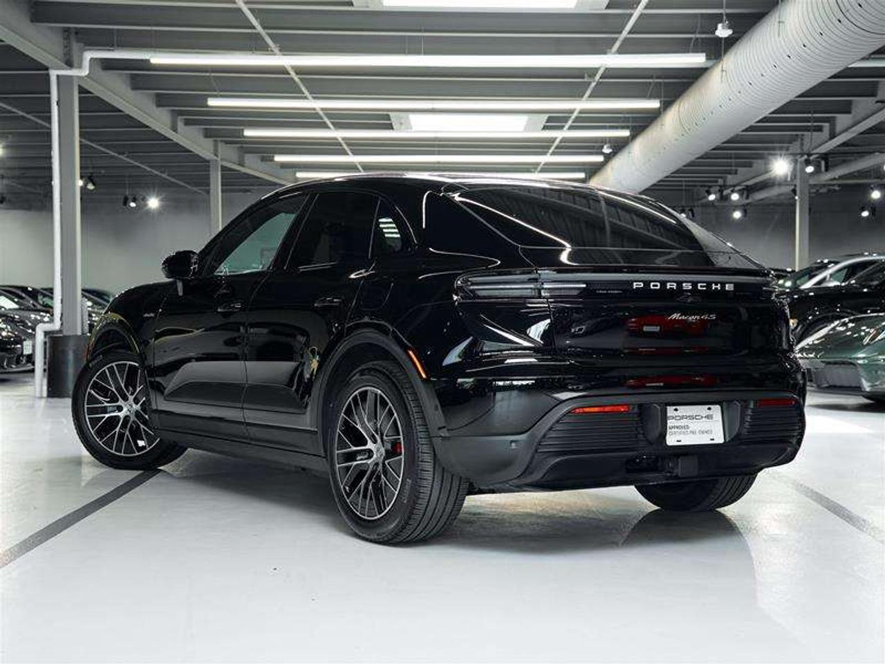 2025 Porsche Macan Electric 4S AWD Photo