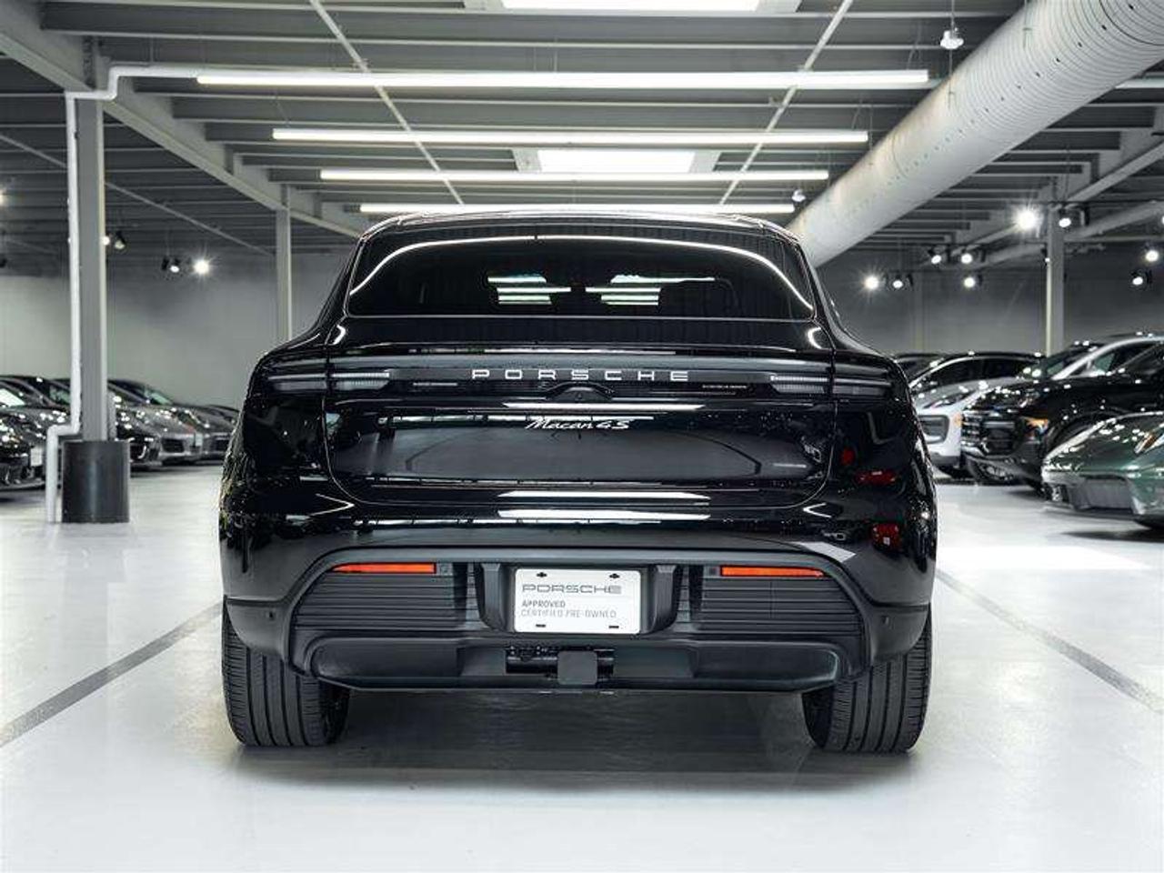 2025 Porsche Macan Electric 4S AWD Photo