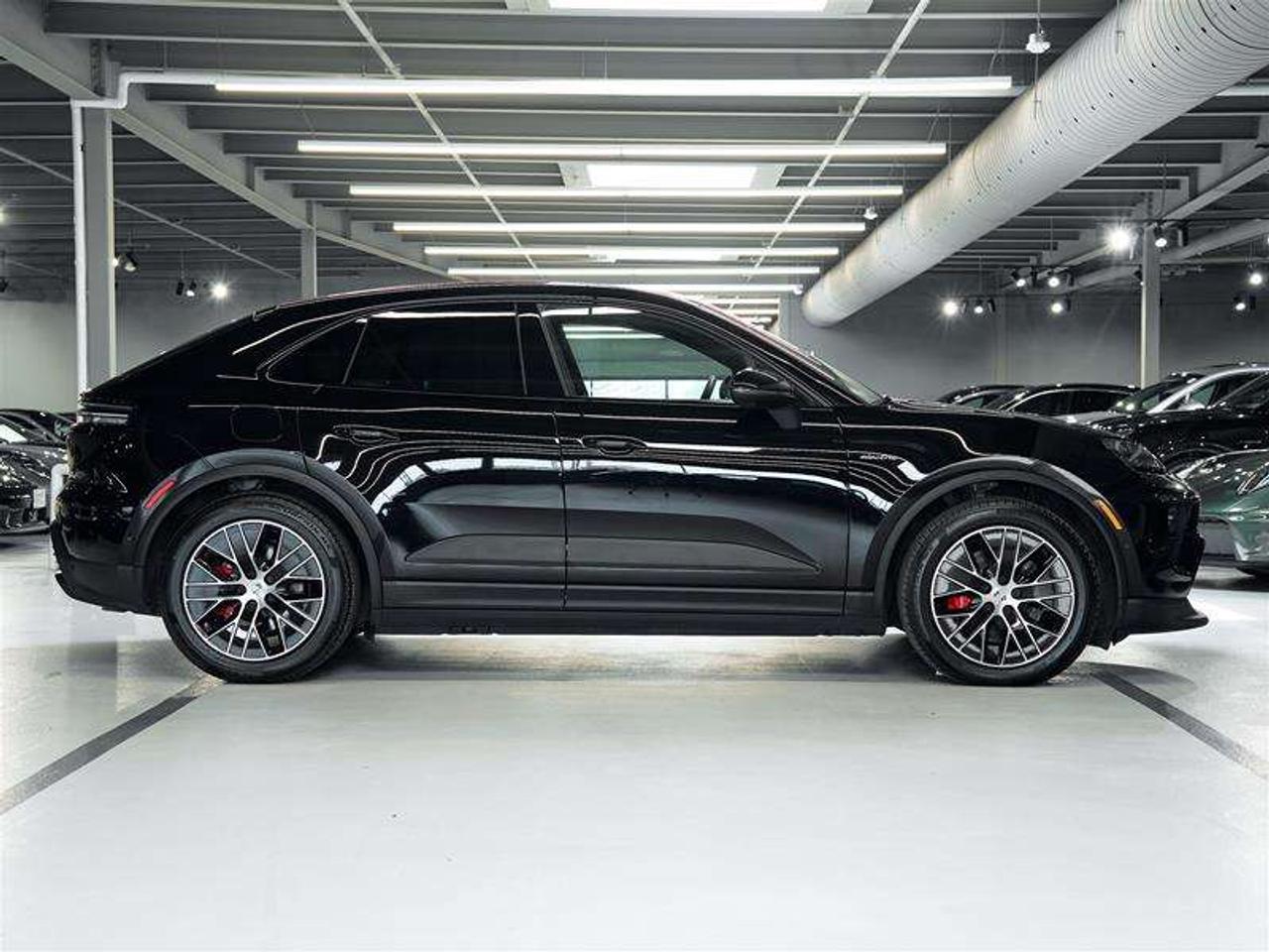 2025 Porsche Macan Electric 4S AWD Photo