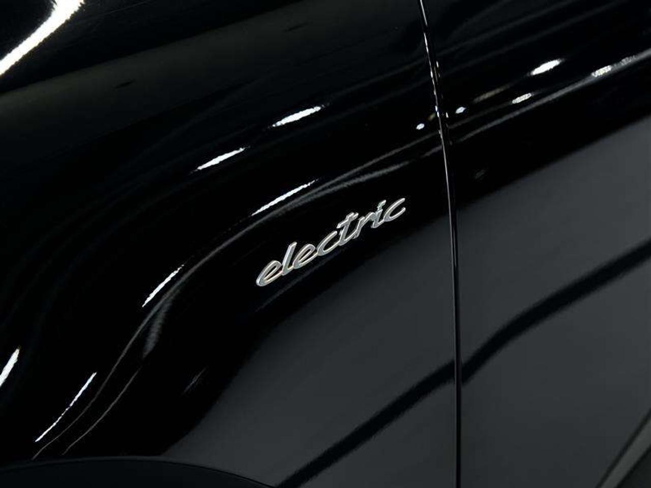 2025 Porsche Macan Electric 4S AWD Photo