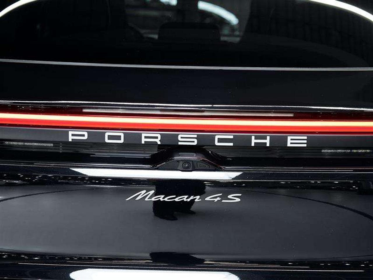 2025 Porsche Macan Electric 4S AWD Photo