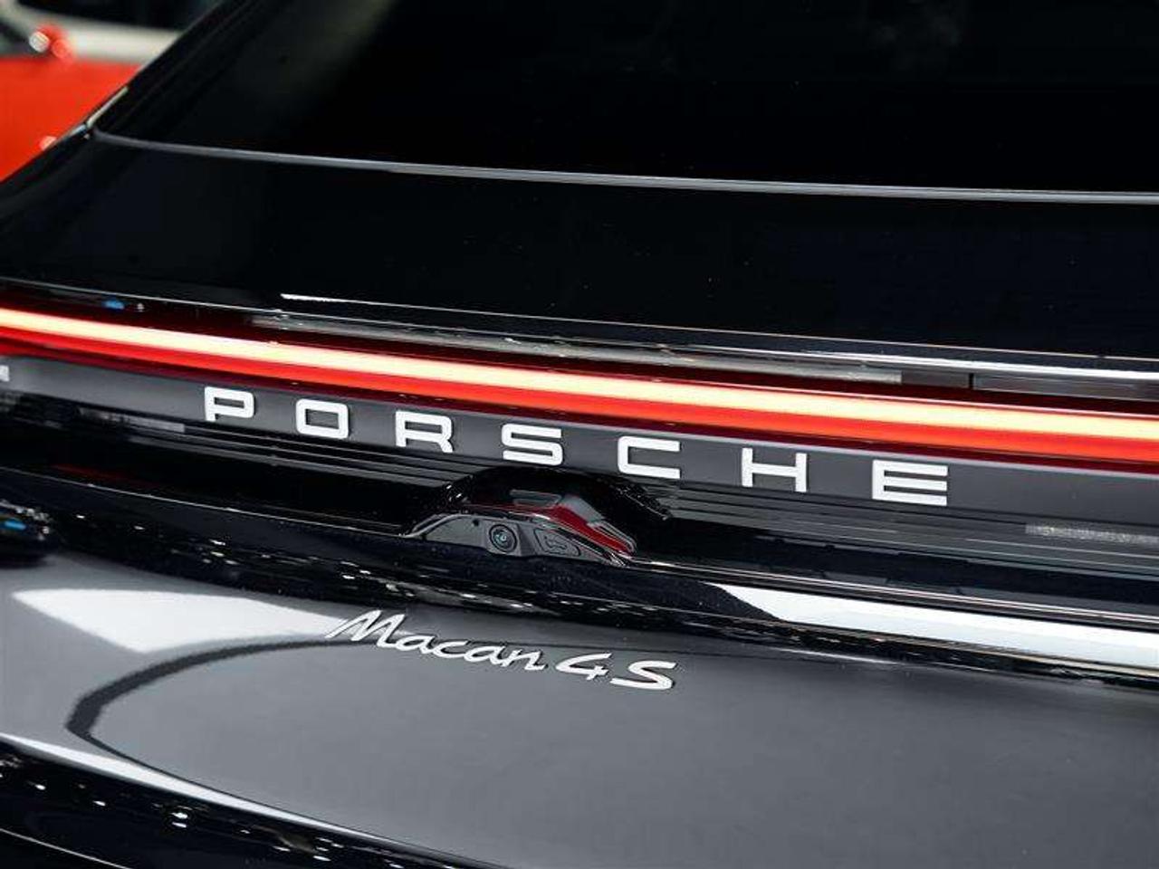 2025 Porsche Macan Electric 4S AWD Photo