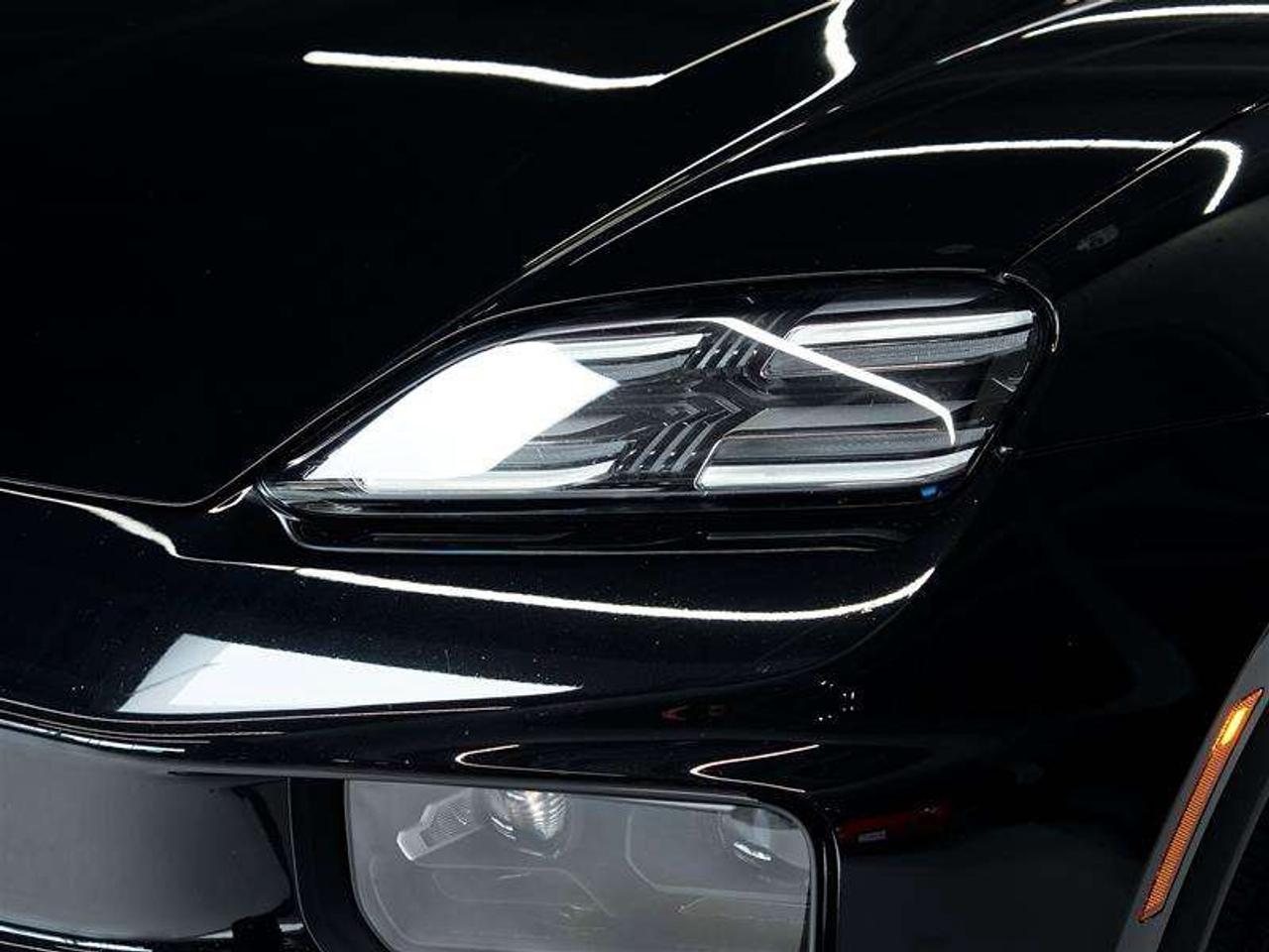2025 Porsche Macan Electric 4S AWD Photo