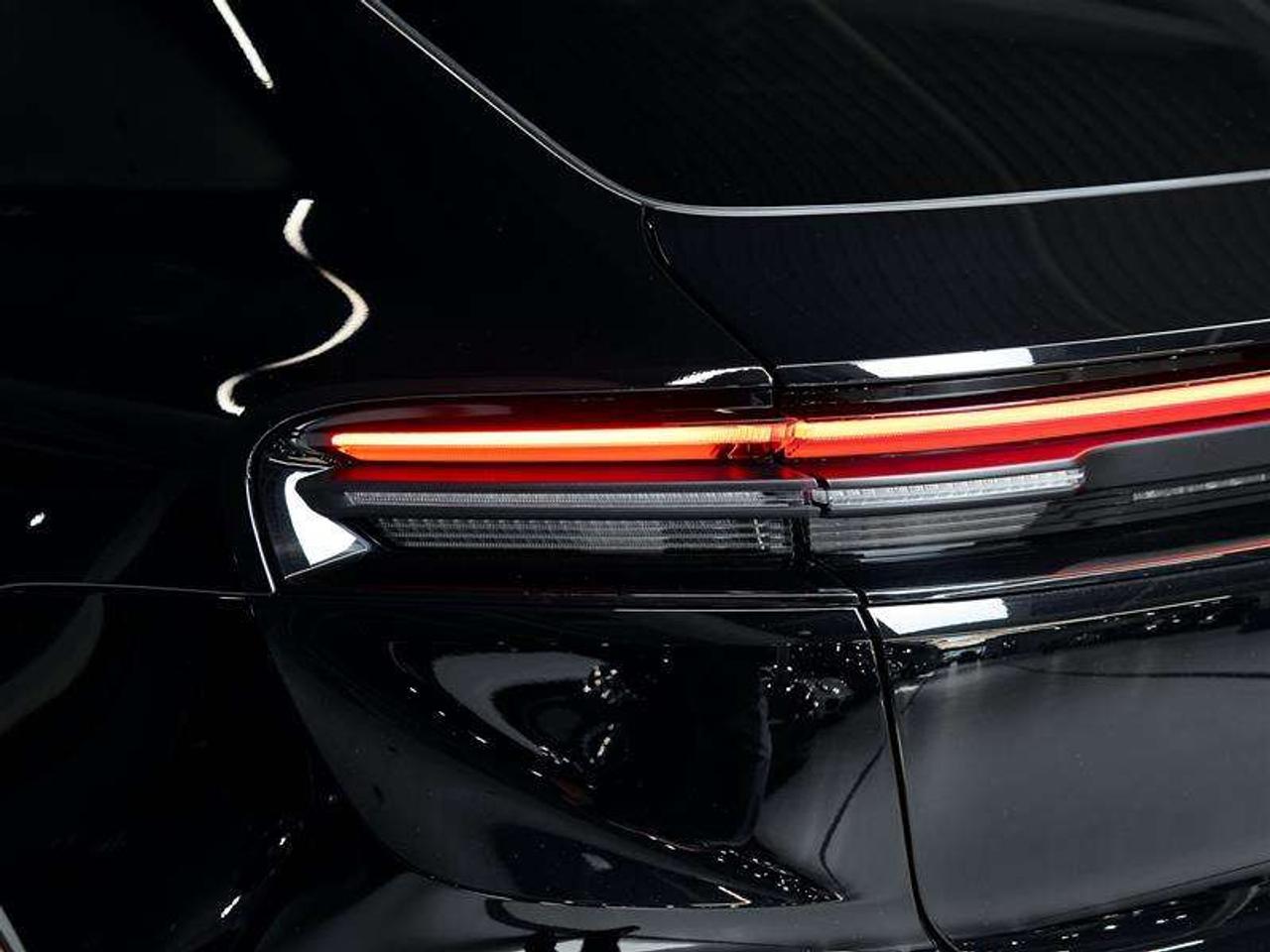 2025 Porsche Macan Electric 4S AWD Photo