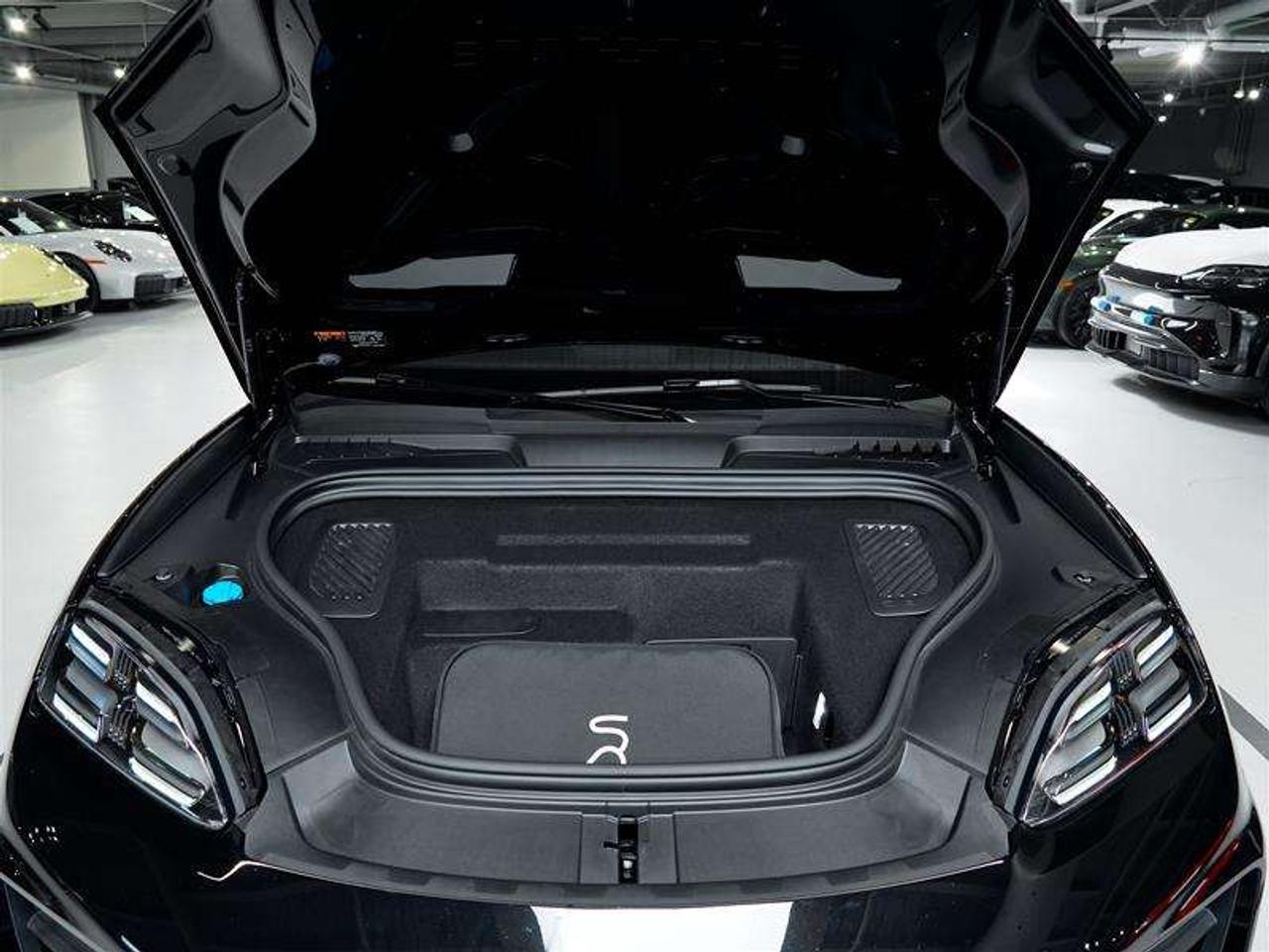 2025 Porsche Macan Electric 4S AWD Photo
