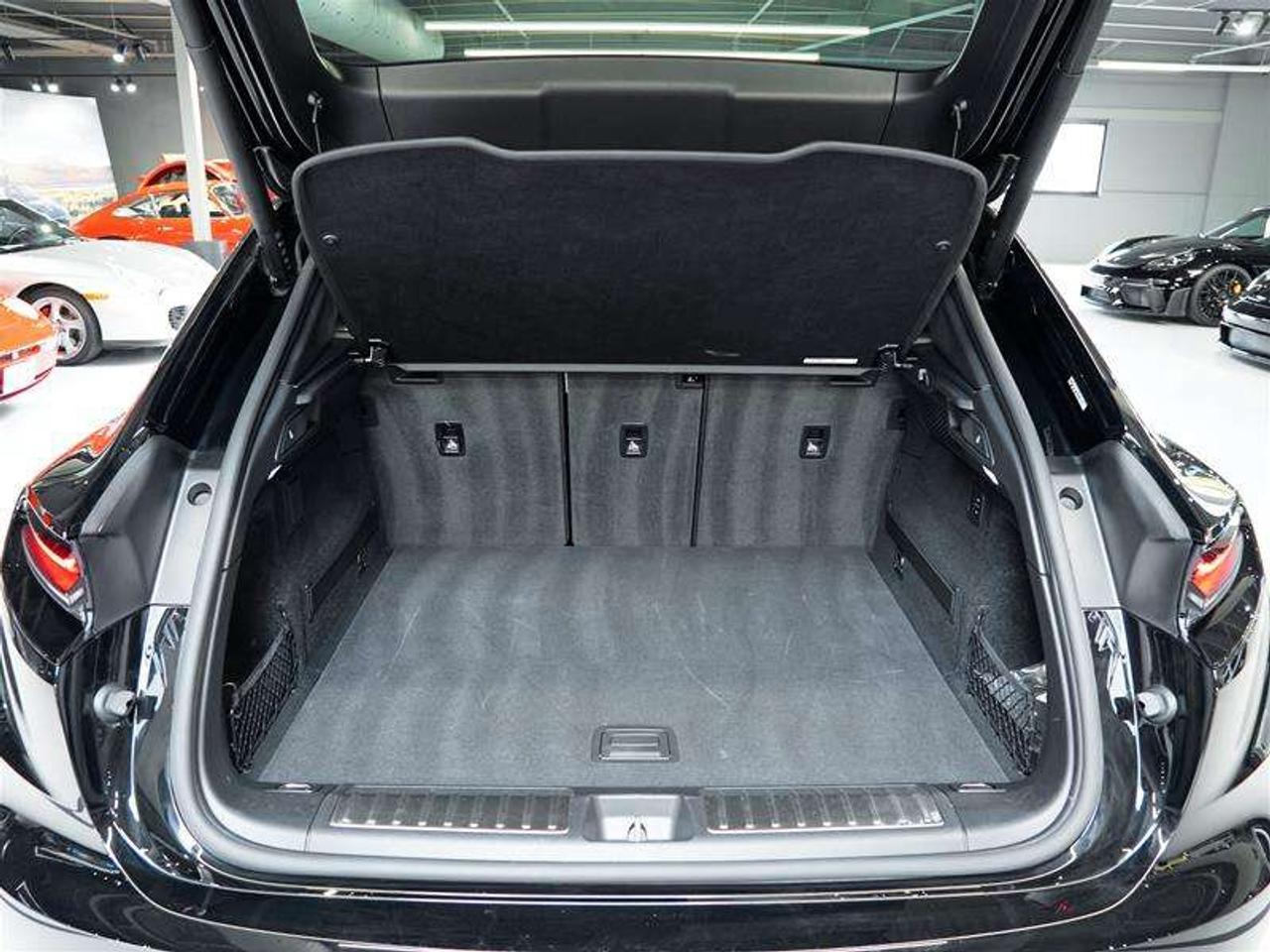 2025 Porsche Macan Electric 4S AWD Photo