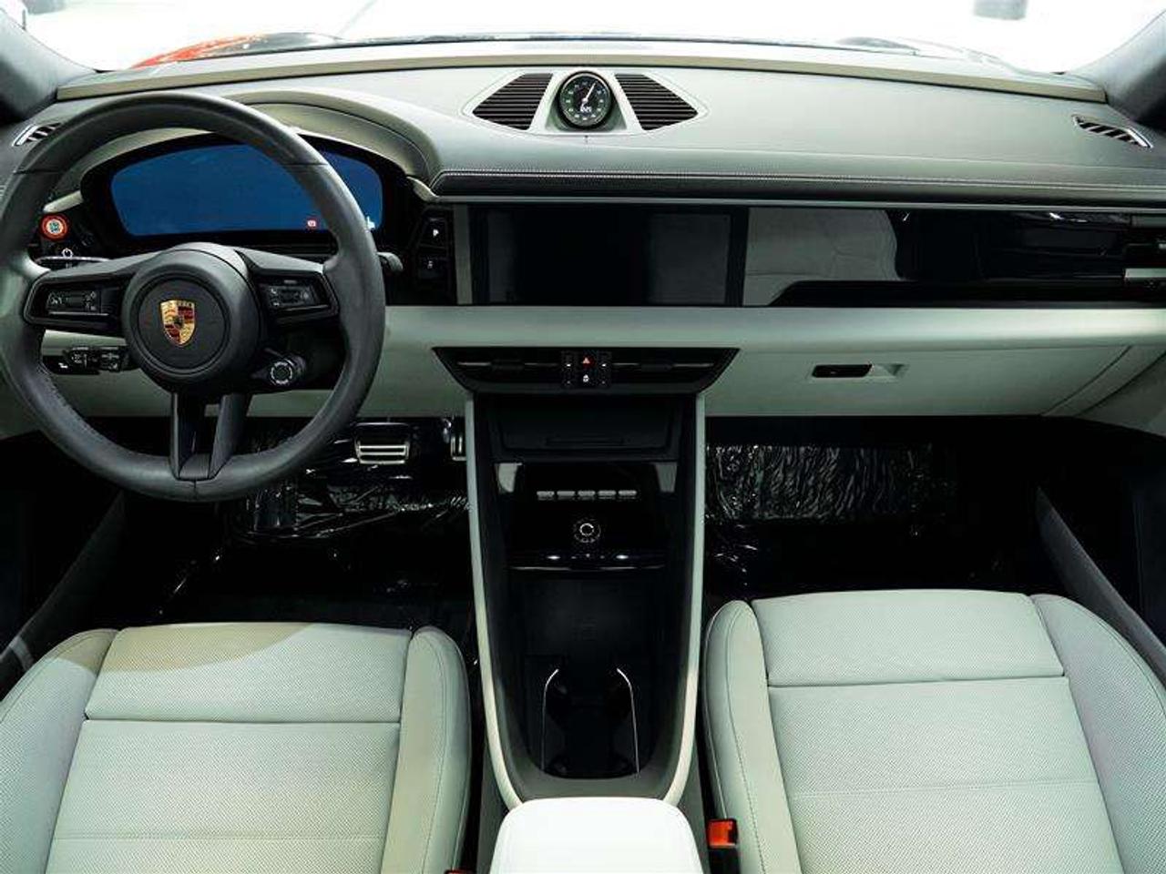 2025 Porsche Macan Electric 4S AWD Photo