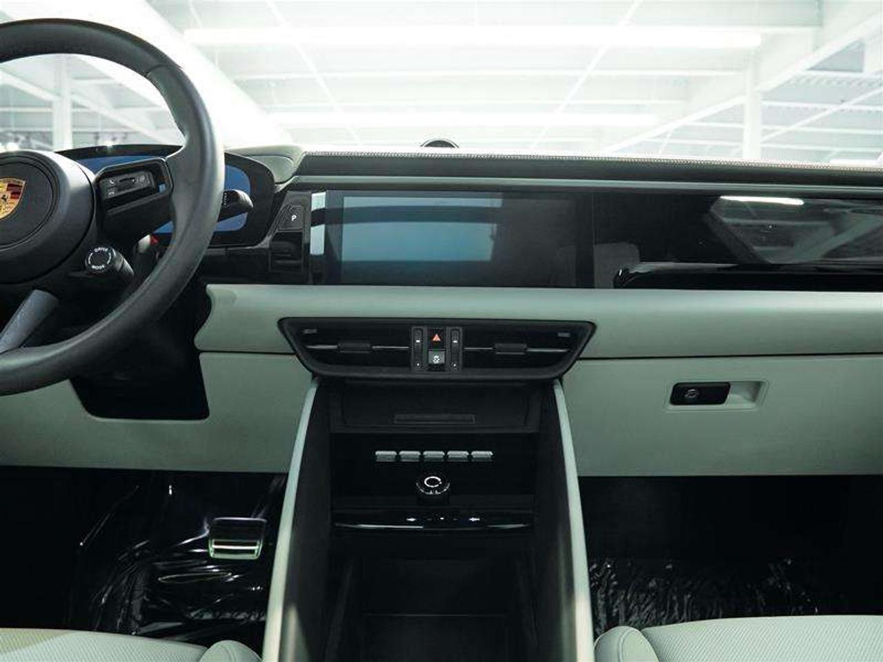2025 Porsche Macan Electric 4S AWD Photo