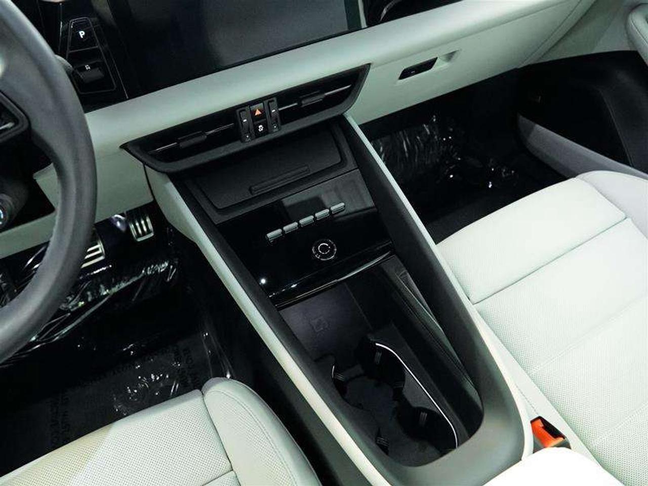 2025 Porsche Macan Electric 4S AWD Photo