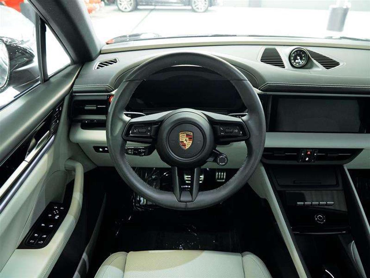 2025 Porsche Macan Electric 4S AWD Photo