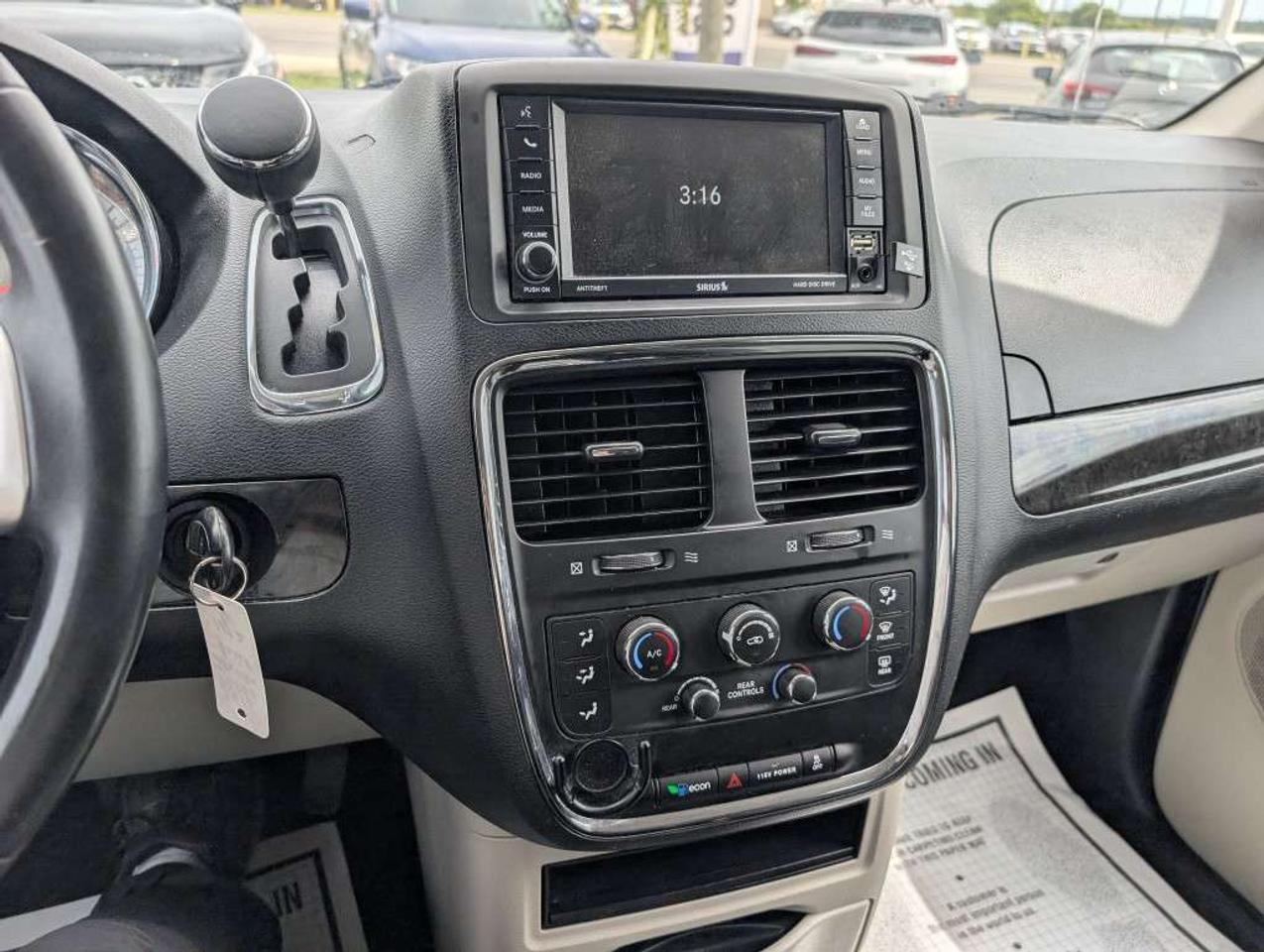 2015 Dodge Grand Caravan SXT   DVD   CAMERA Photo