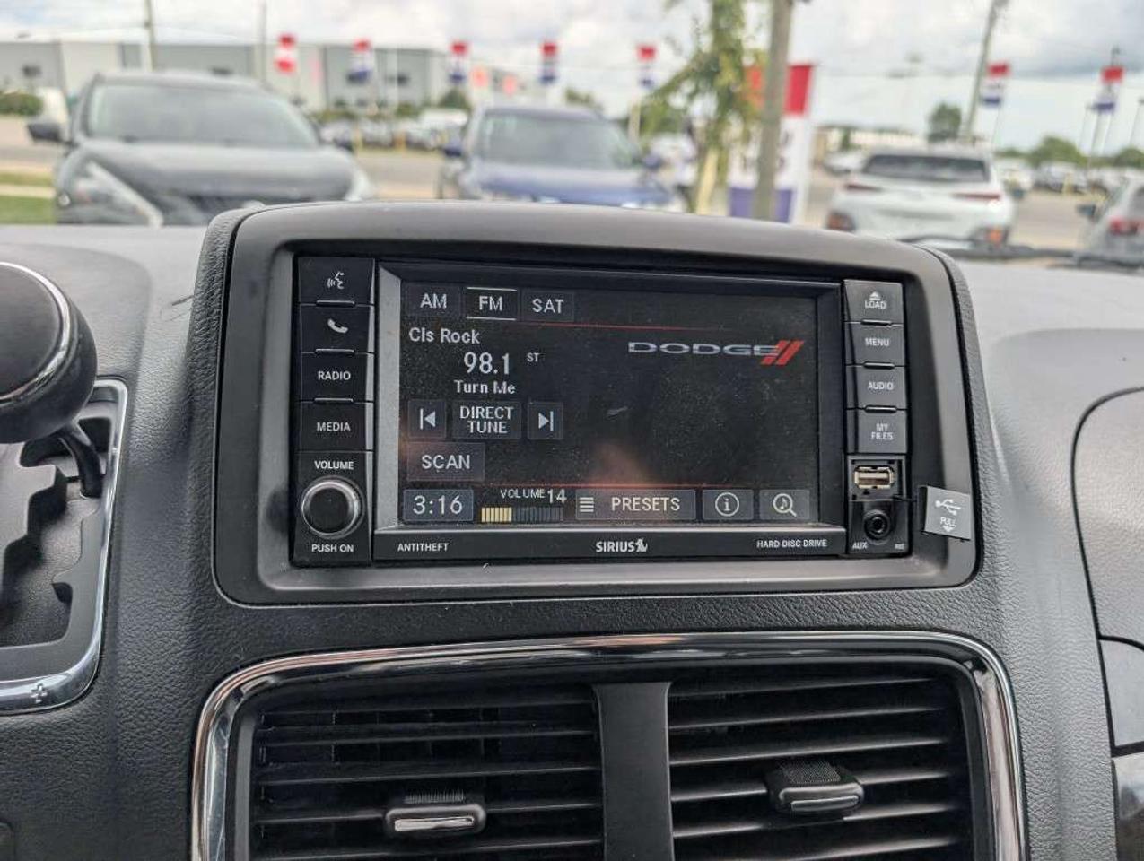 2015 Dodge Grand Caravan SXT   DVD   CAMERA Photo