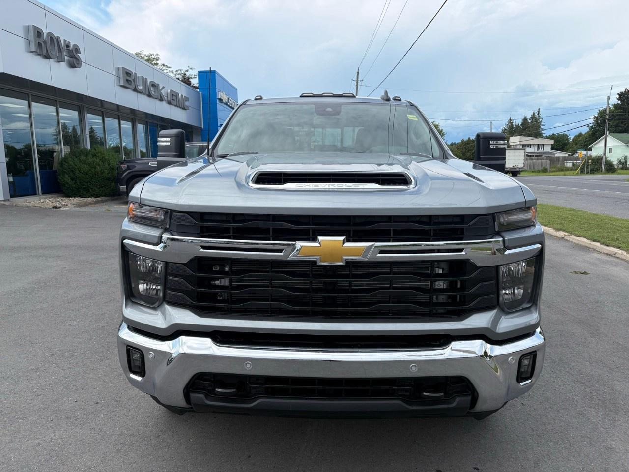 2026 Chevrolet Silverado 3500HD 4WD Crew Cab Long Box LT Photo5