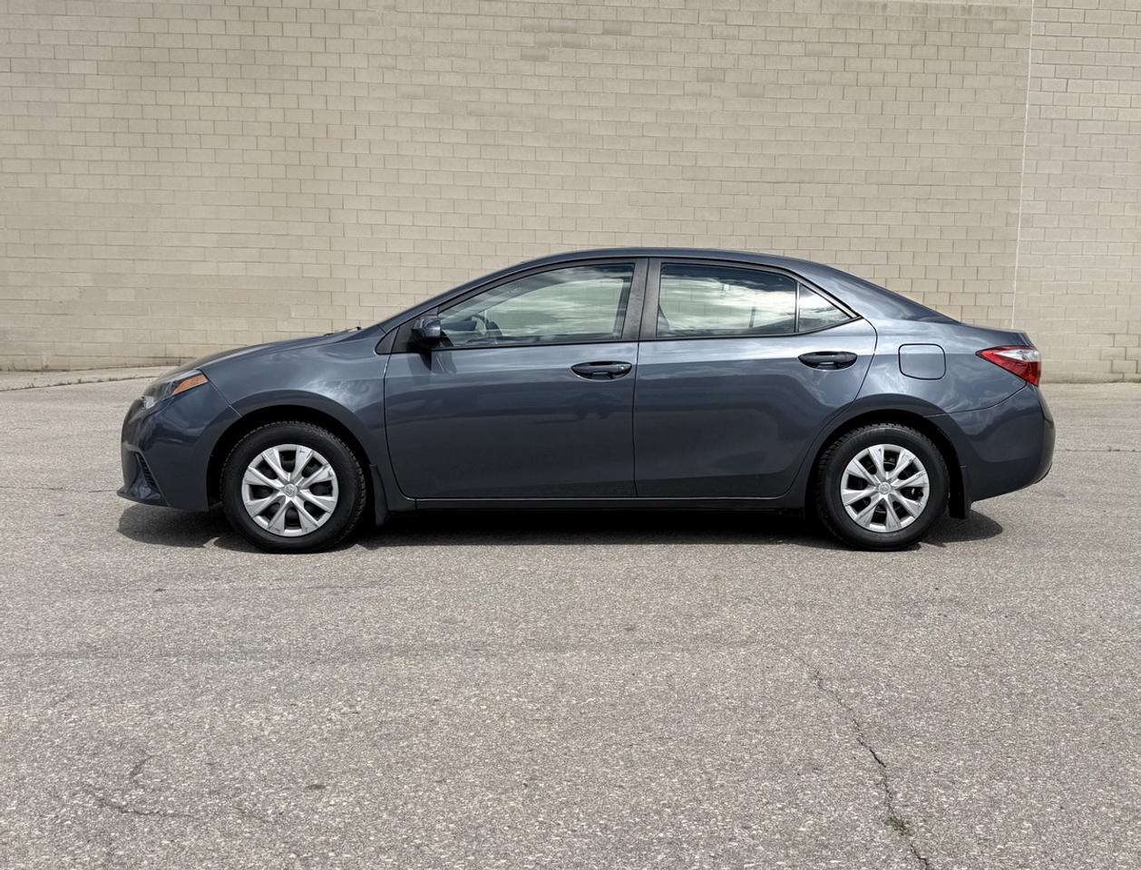 2016 Toyota Corolla CE Photo2
