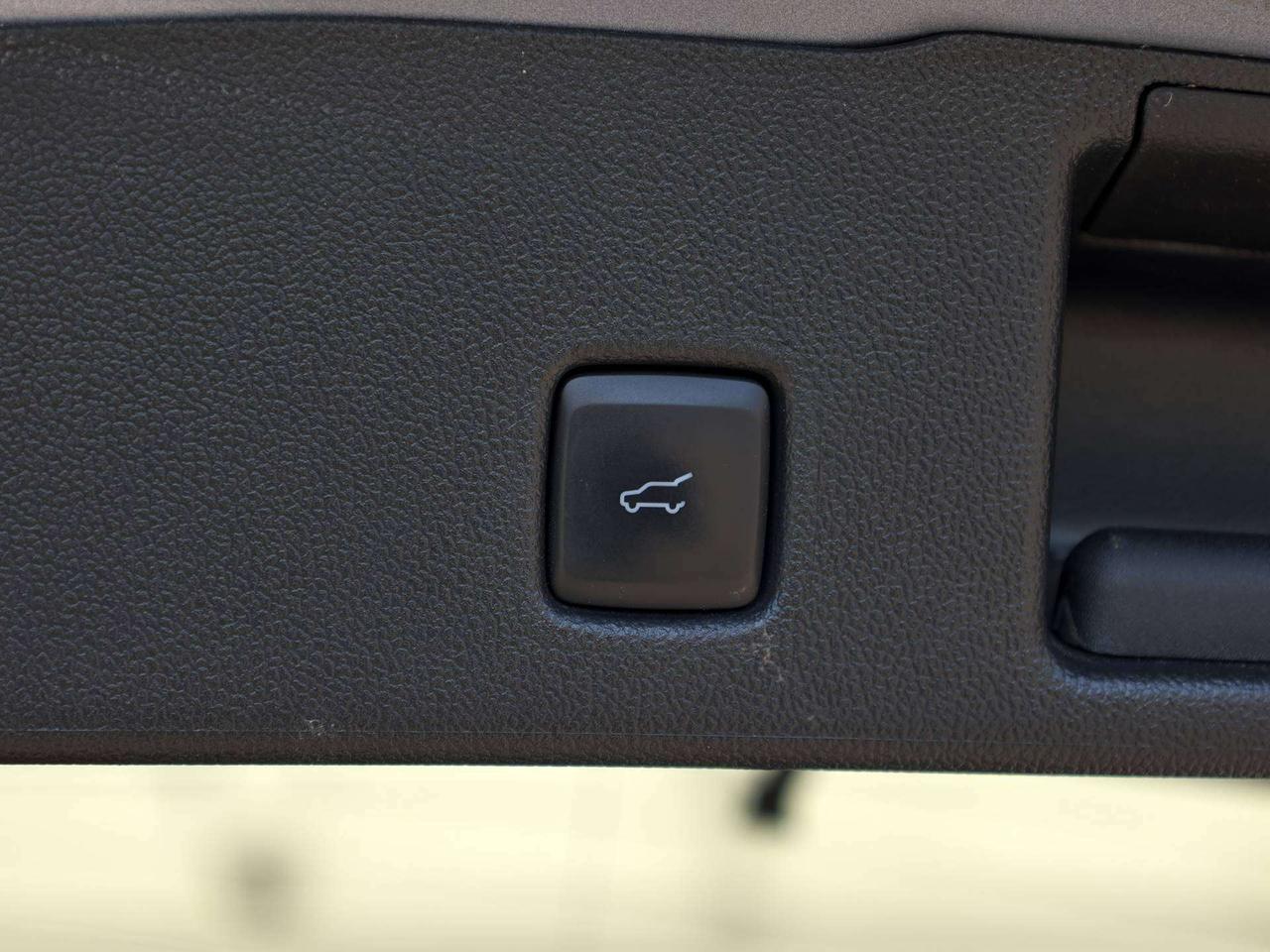 2022 Ford Escape SEL   Climate Ctrl   Pwr Liftgate   Htd Steering Photo