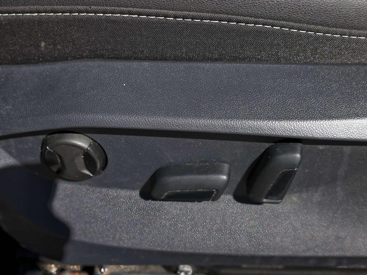 2024 Volkswagen Taos Comfortline 4MOTION   Climate Ctrl   Push Start Photo