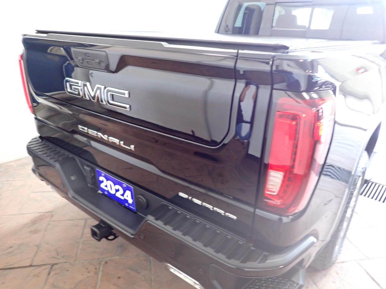 2024 GMC Sierra 1500 Denali 4WD CREW CAB *DIESEL* LEATHER SUNROOF LEATHER Photo2